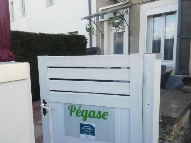Apartamento Pegase Meuble 3*** Fourchambault Exterior foto
